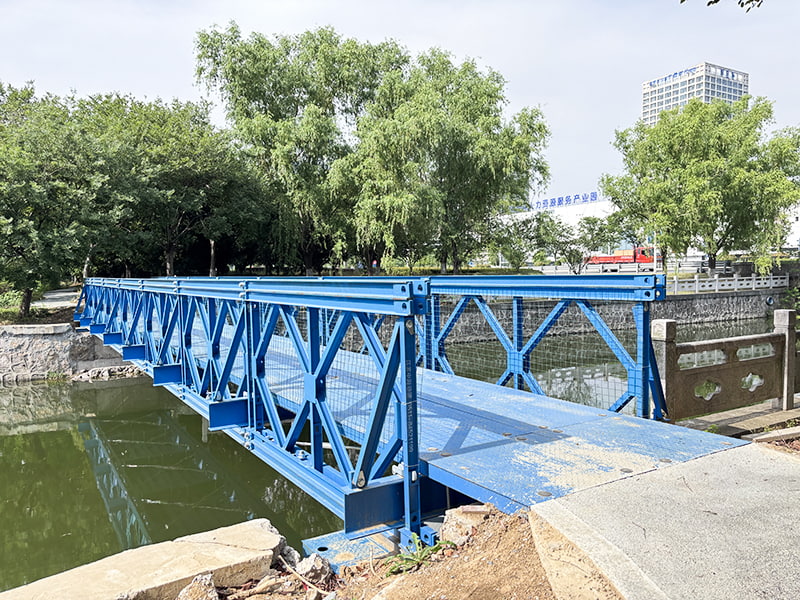 24-Meter Long, Blue Painted Anti-Corrosion, Single-Row Single-Layer Reinforced Pedestrian Bailey Bridge