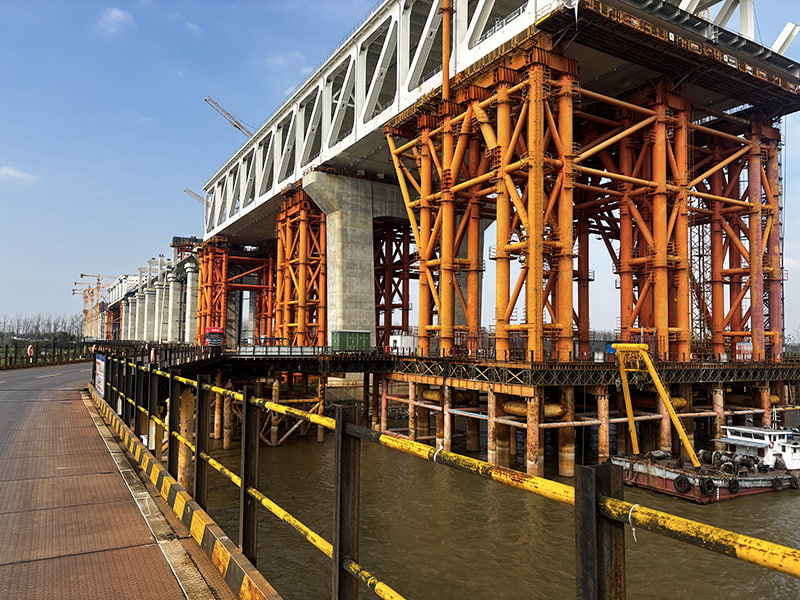 Large Span Heavy Load Construction Platforms for Bridges